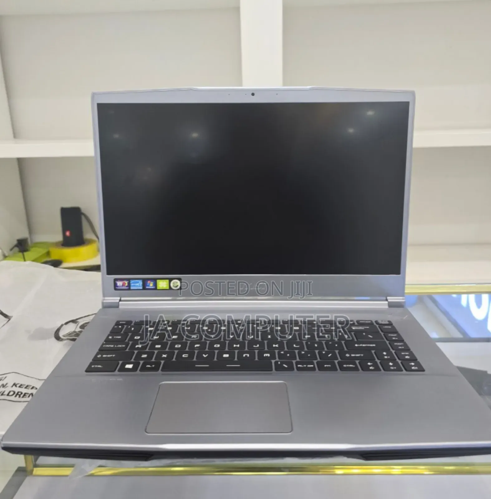 New Laptop MSI Creator 17 B11uh-416 16GB Intel Core I7 SSD 512GB