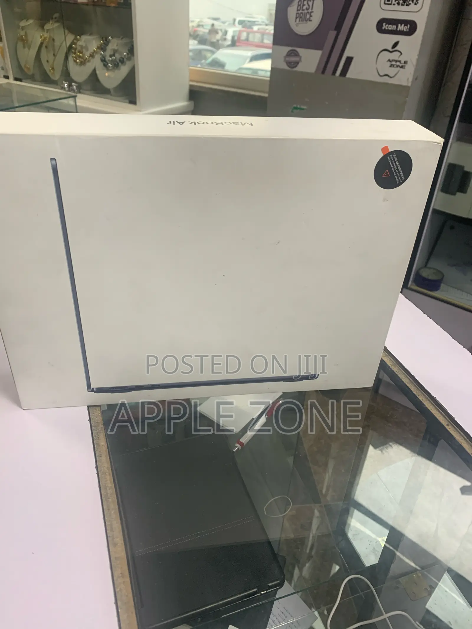 New Laptop Apple MacBook Air 2024 M3 13-Inch 16GB Apple M3 SSD 512GB