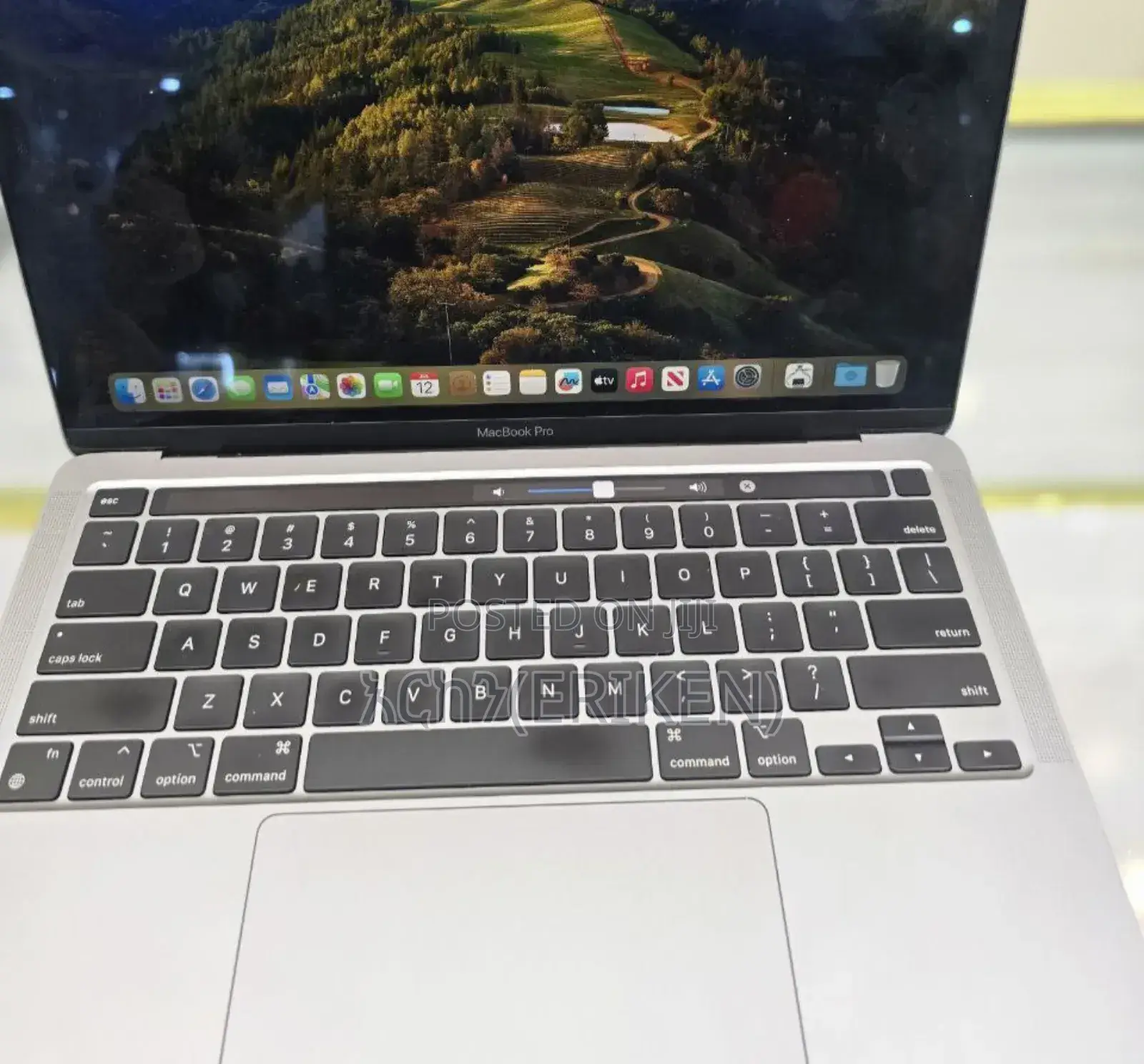 New Laptop Apple MacBook Pro 2020 M1 8GB Apple M1 SSD 256GB