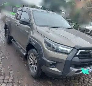New Toyota Hilux 2022 Gray