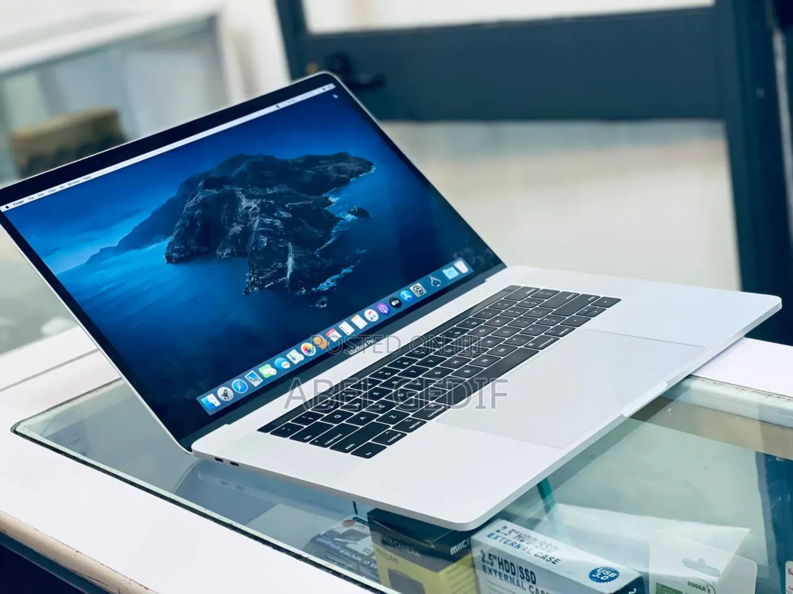 New Laptop Apple MacBook Pro 2018 32GB Intel Core I9 SSD 1T