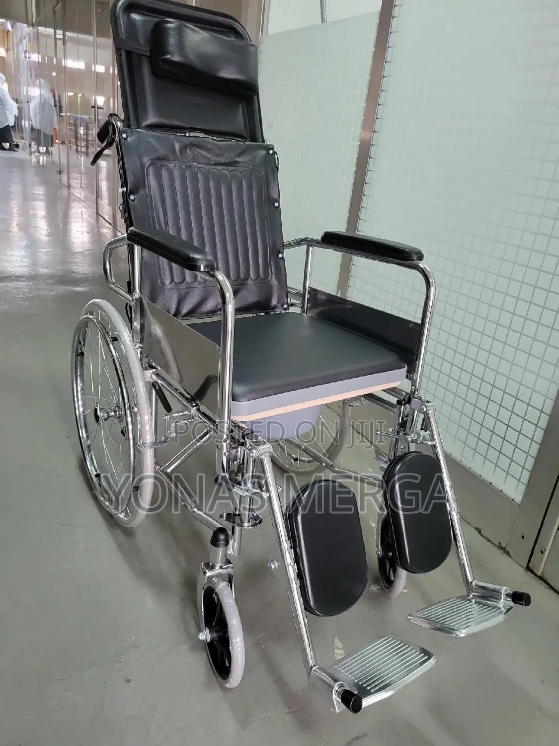 Wheelchair /Toilet Bucket W/ Lid for Easy Access When Needed