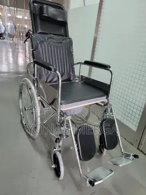 Wheelchair /Toilet Bucket W/ Lid for Easy Access When Needed