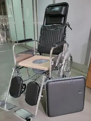 ●[DURABLE LIGHTWEIGHT]-- Manual Wheelchair Made of Durable
