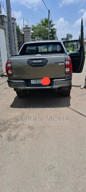 Toyota Hilux 2021 Gray
