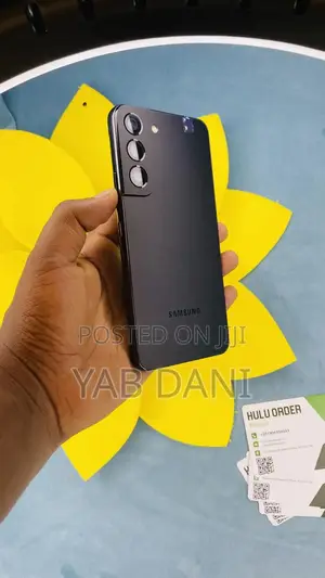 New Samsung Galaxy S22 5G 128 GB Black