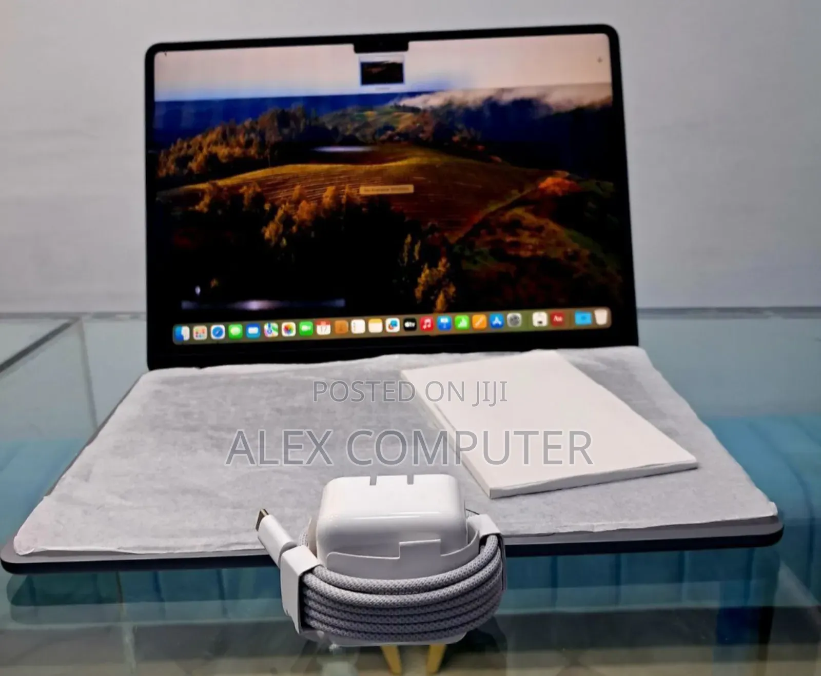 New Laptop Apple MacBook Air 2024 M3 13-Inch 16GB Apple M3 SSD 512GB