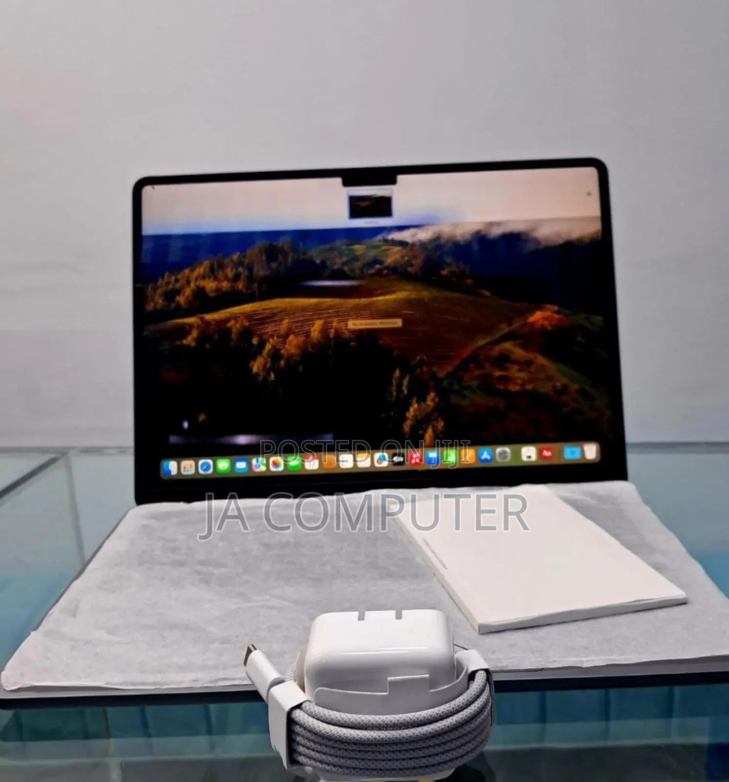 New Laptop Apple MacBook Air 2024 M3 13-Inch 16GB Apple M3 SSD 512GB