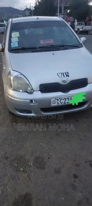 Toyota Vitz 2002 Silver