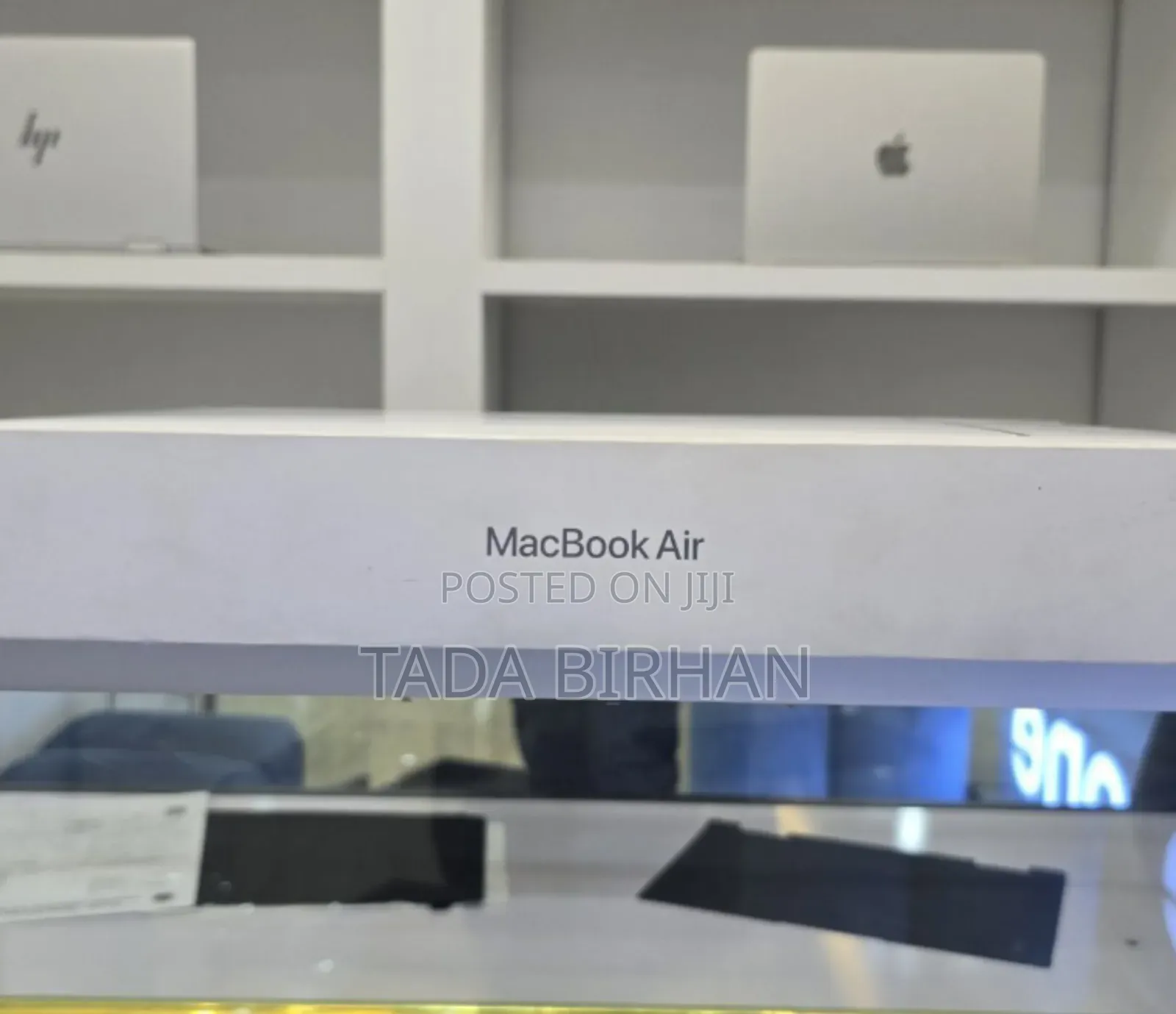 New Laptop Apple MacBook Air 2024 M3 13-Inch 8GB Apple M3 SSD 256GB