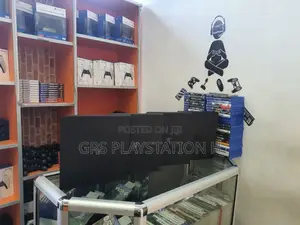 Playstation 4 Slim 30,000% Silm%