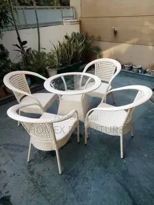 Garden Round Tables and Chairs