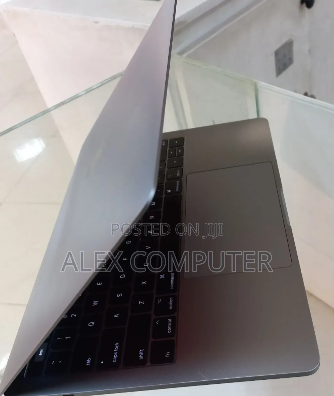 New Laptop Apple MacBook Pro 2017 8GB Intel Core I5 SSD 256GB
