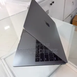 New Laptop Apple MacBook Pro 2017 8GB Intel Core I5 SSD 256GB