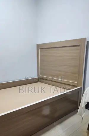 120 Size Bed Laminated MDF With One Comedino