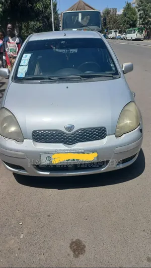 Toyota Vitz 2002 Silver
