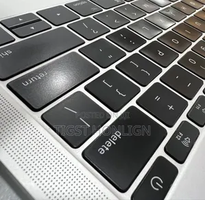 New Laptop Apple MacBook Pro 2017 8GB Intel Core I5 SSD 256GB