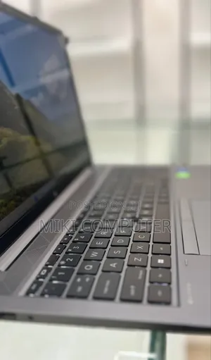 New Laptop HP ZBook 15u G5 16GB Intel Core I7 SSD 512GB