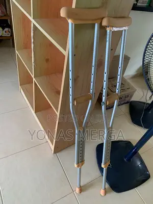 Aluminum Crutches ፭₵ Crutches፪``Crutches፱√Crutches፲₵Cranch