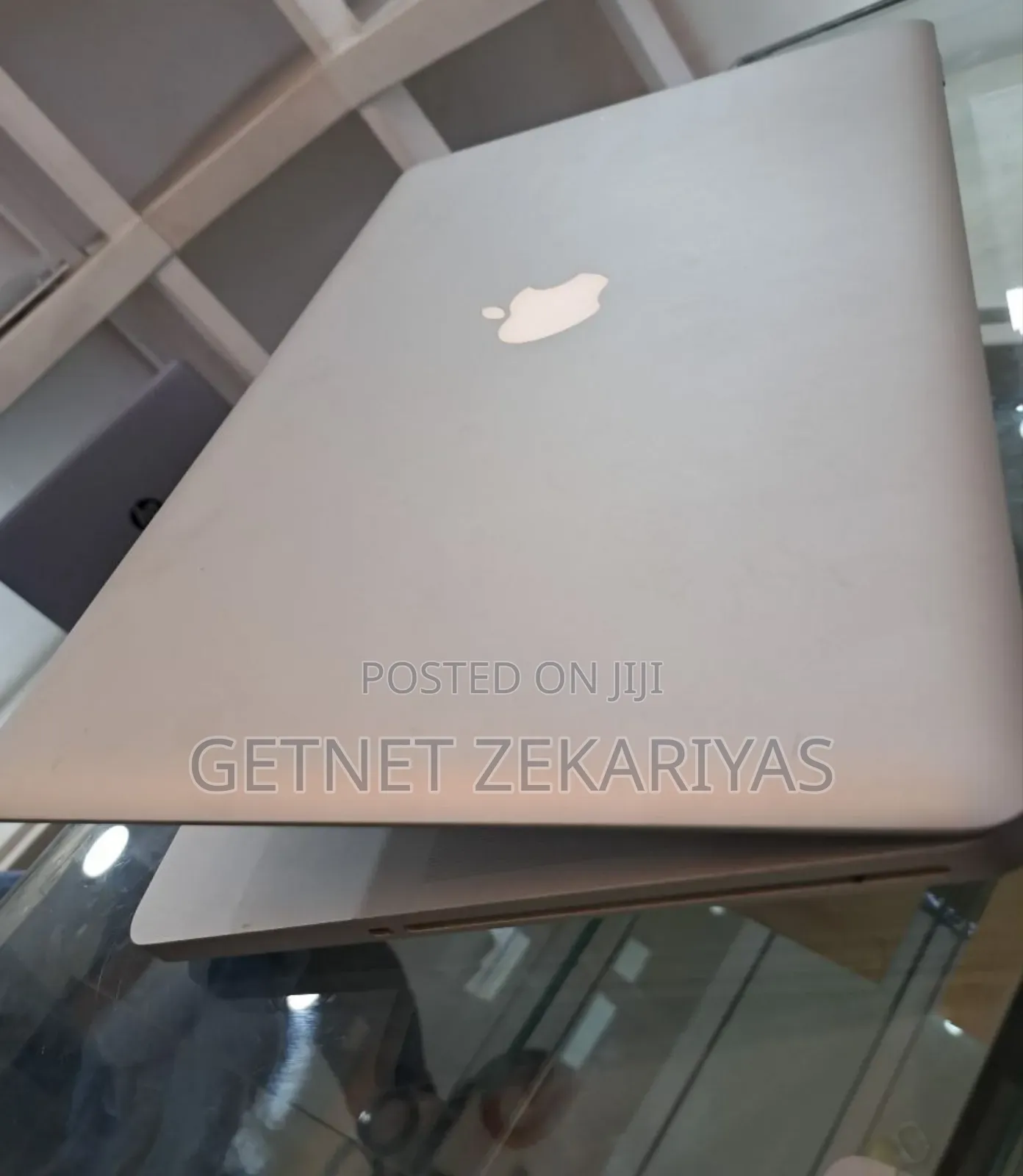 New Laptop Apple MacBook Pro 2010 4GB Intel Core I7 SSD 320GB