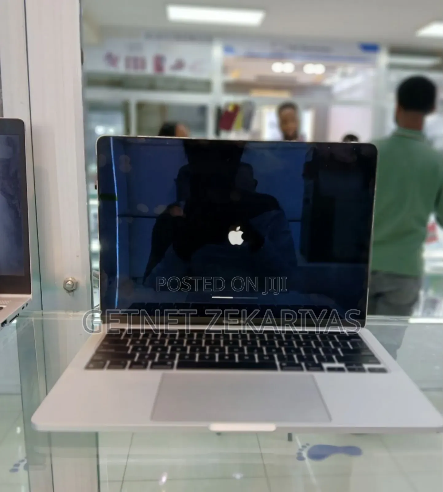 New Laptop Apple MacBook Pro 2022 M2 8GB Apple M2 SSD 256GB