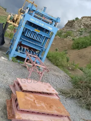 የሚሸጥ የብሎኬት ማሽን Block Making Machine
