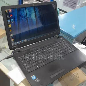 Laptop Toshiba Satellite C850 4GB Intel Core 2 Quad HDD 500GB