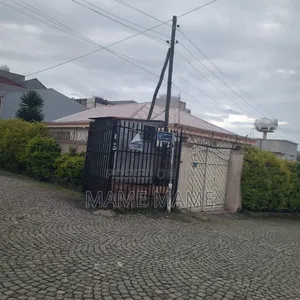 5bdrm Villa in Addis Abeba, Bole for sale