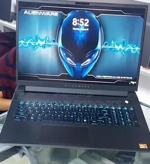 New Laptop Dell Alienware M18 R2 32GB AMD Ryzen 9 SSD 1T