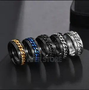 Rings With Rotatable Chains