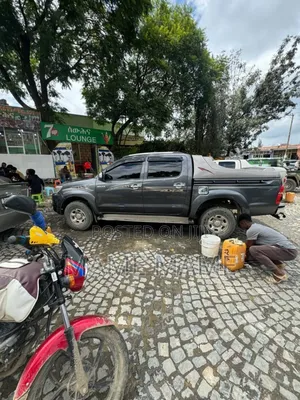 Toyota Hilux 2014 Gray
