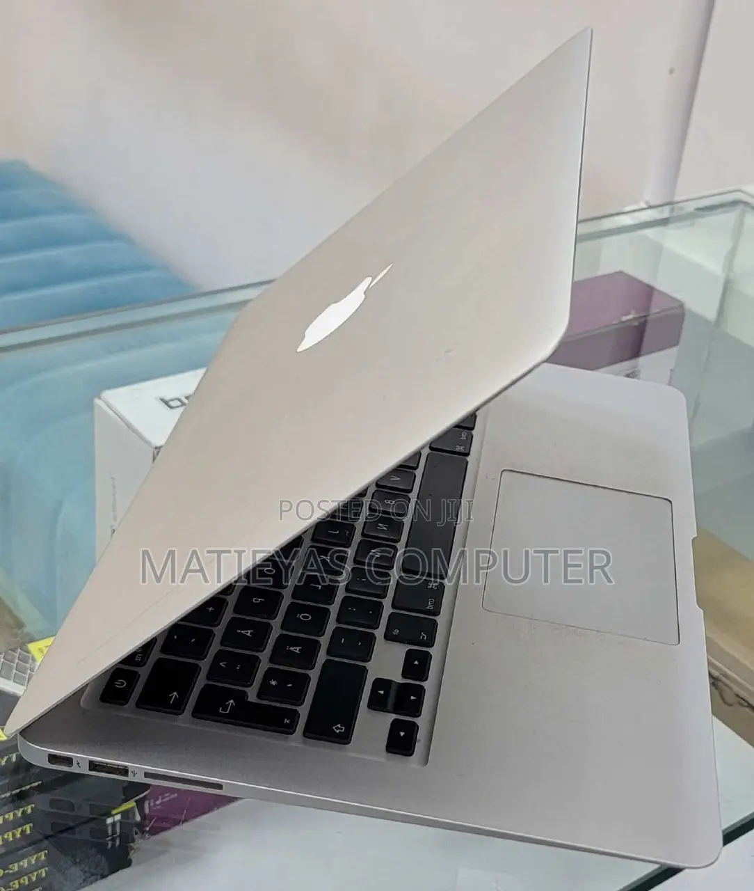 New Laptop Apple MacBook 2015 8GB Intel Core I5 SSD 128GB