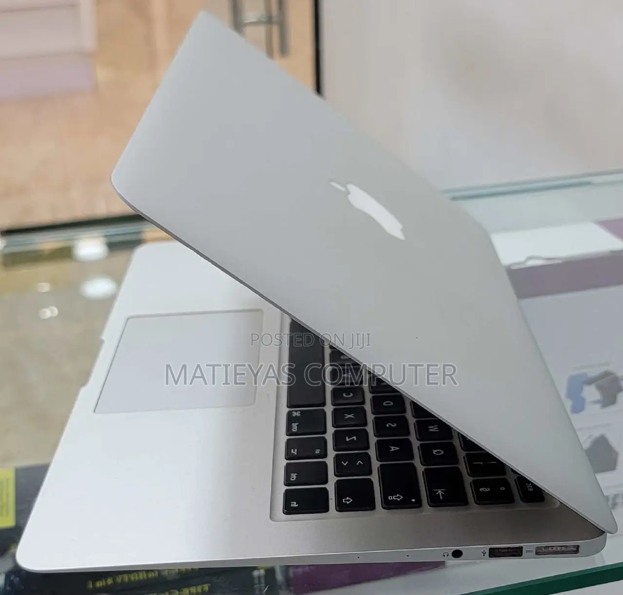 New Laptop Apple MacBook 2015 8GB Intel Core I5 SSD 128GB