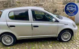 Toyota Vitz 2001 Silver