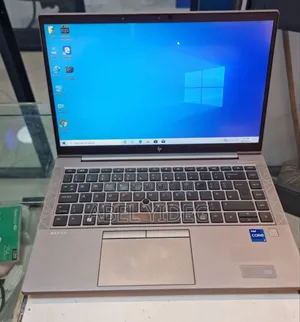 New Laptop HP ZBook Firefly G8 16GB Intel Core I7 SSD 512GB