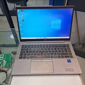 New Laptop HP ZBook Firefly G8 16GB Intel Core I7 SSD 512GB