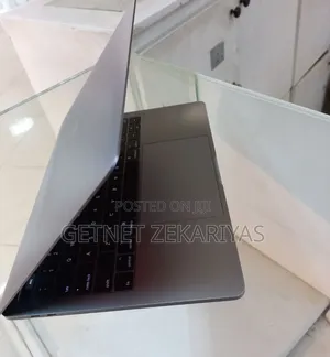 New Laptop Apple MacBook Pro 2017 8GB Intel Core I5 SSD 256GB