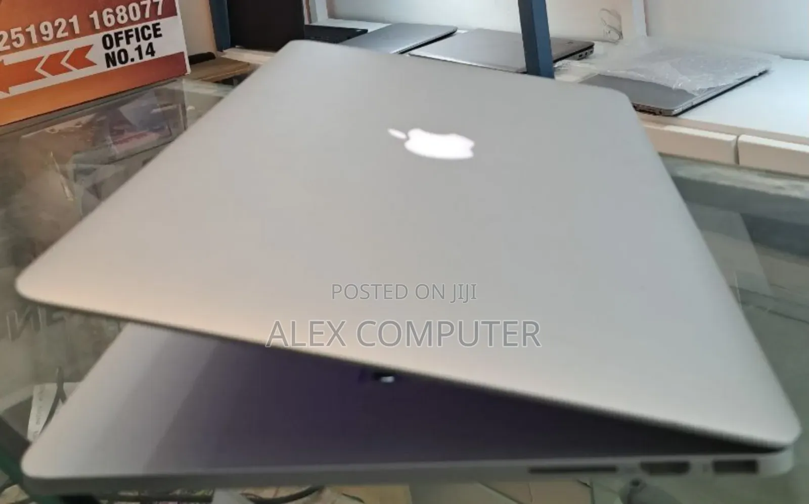 New Laptop Apple MacBook Pro 2015 16GB Intel Core I7 SSD 256GB