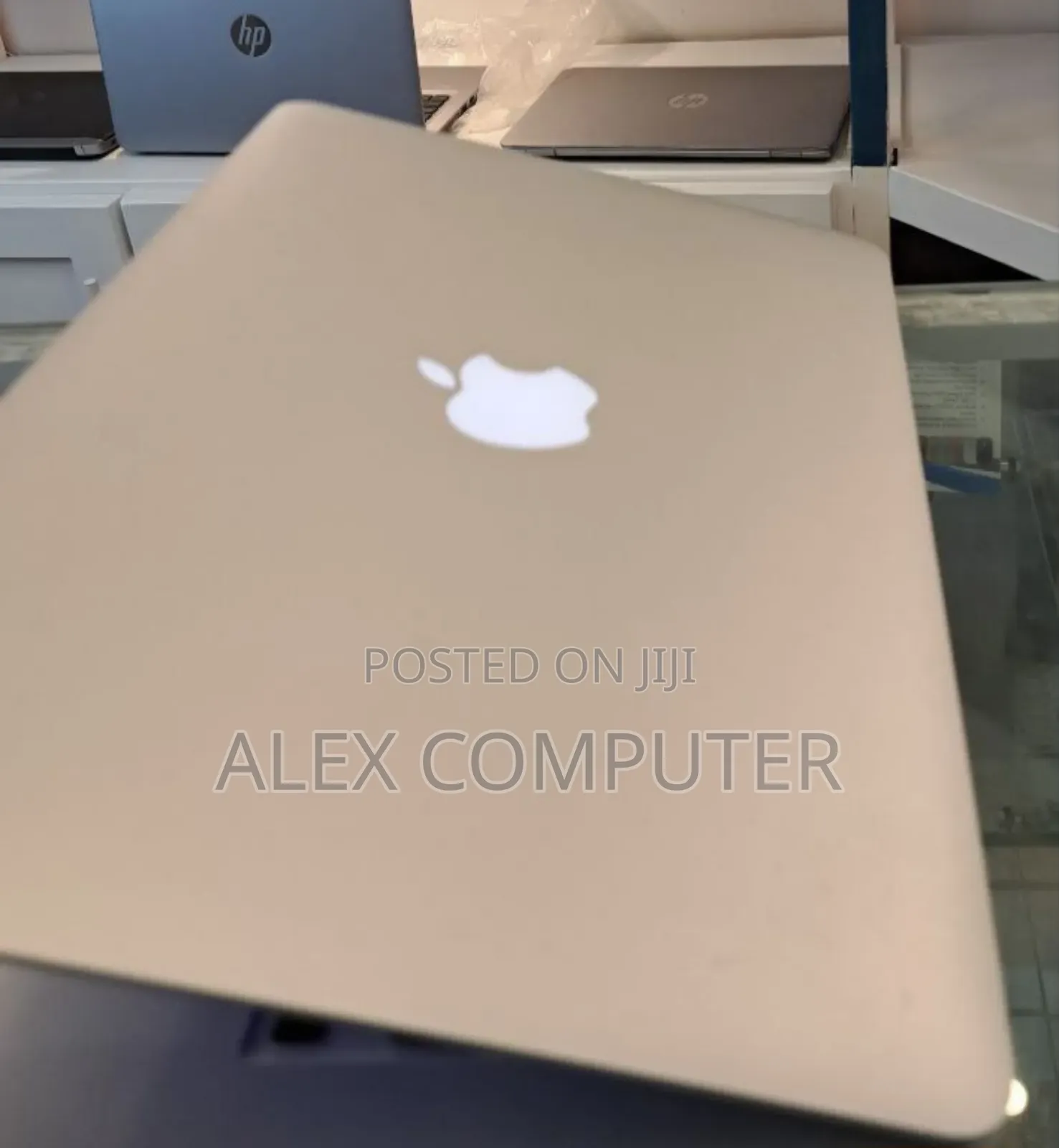 New Laptop Apple MacBook Pro 2015 8GB Intel Core I5 SSD 256GB