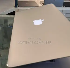 New Laptop Apple MacBook Pro 2015 8GB Intel Core I5 SSD 256GB