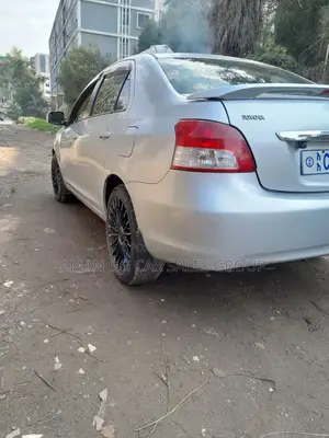 Toyota Yaris 2010 Silver