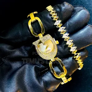 GUESS Females Watch With Braclet and Box