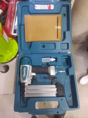 Original Makita Shooter Nail Gun (Af506)