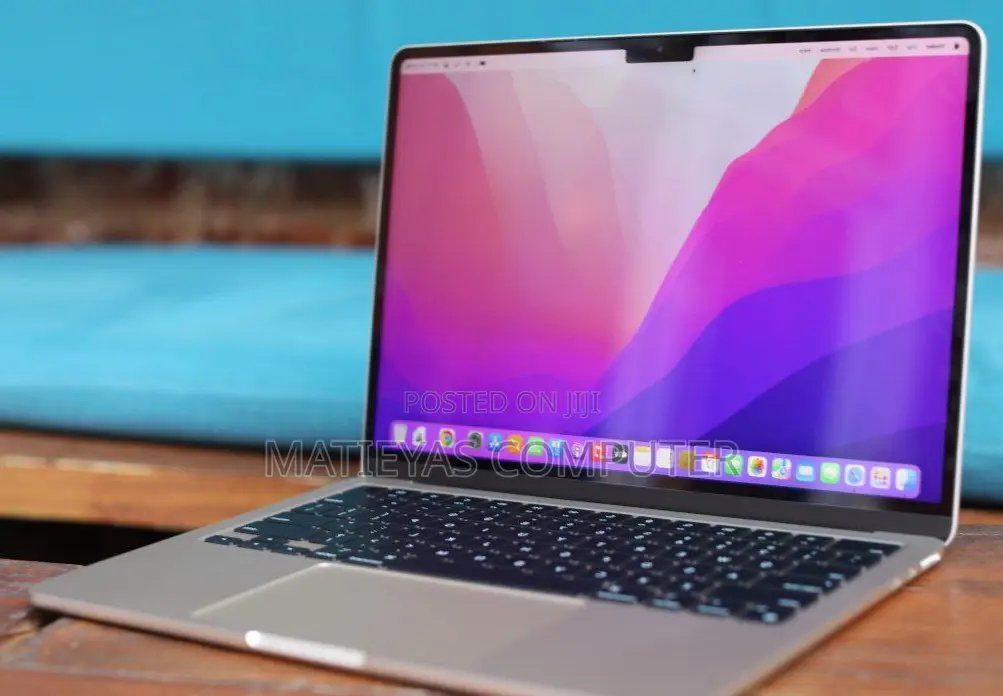 New Laptop Apple MacBook Air 2022 M2 8GB Apple M2 SSD 256GB