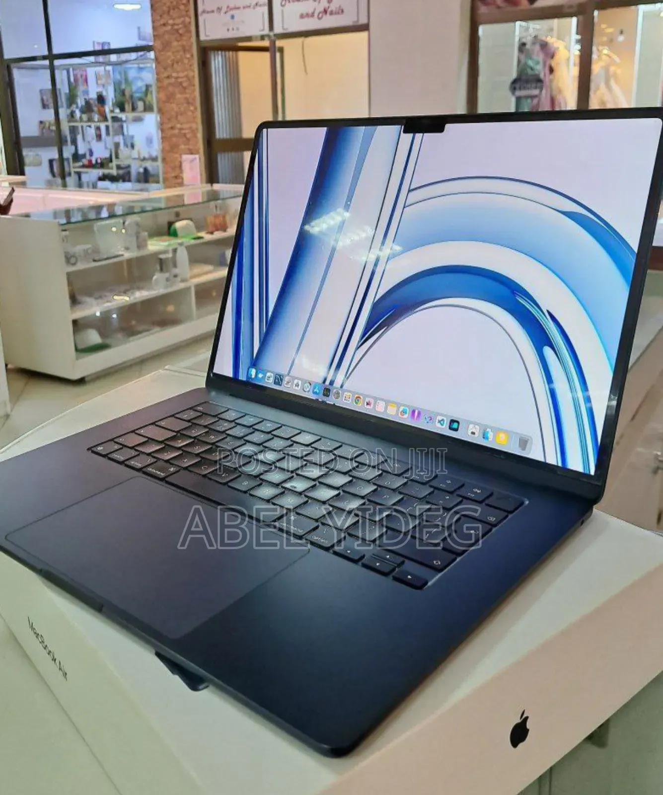 New Laptop Apple MacBook Air 2023 M2 8GB Apple M2 SSD 512GB