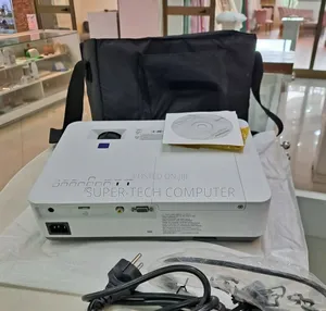Brand New Sony VPL-Dx 221 Projector