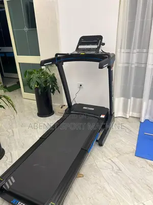 Reebok Jet 300 የመሮጫ ማሽን በቤቶ ጤንነቶን መጠበቂያ የ 21 ክፋለ ዘመን መሮጫ ማሽን