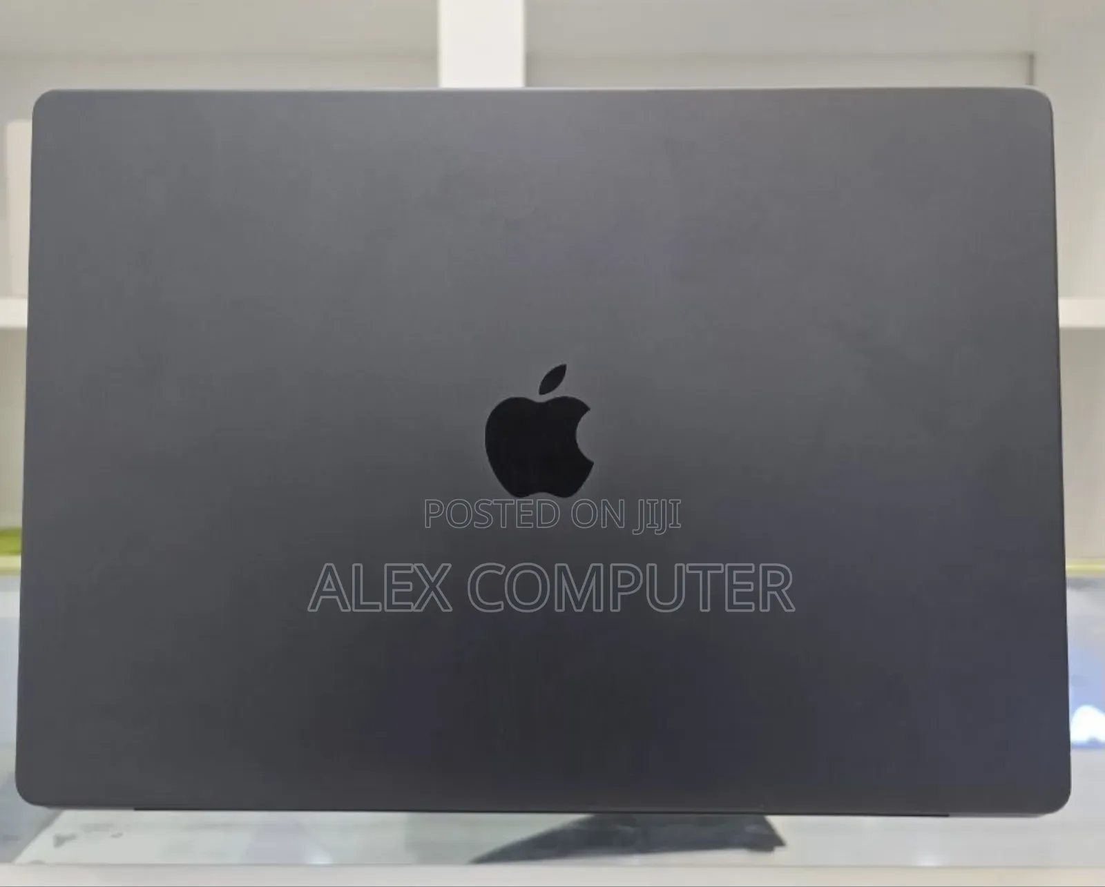 New Laptop Apple MacBook Air 2024 M3 15-Inch 18GB Apple M3 SSD 512GB