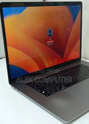 New Laptop Apple MacBook Pro 2017 16GB Intel Core I7 SSD 512GB