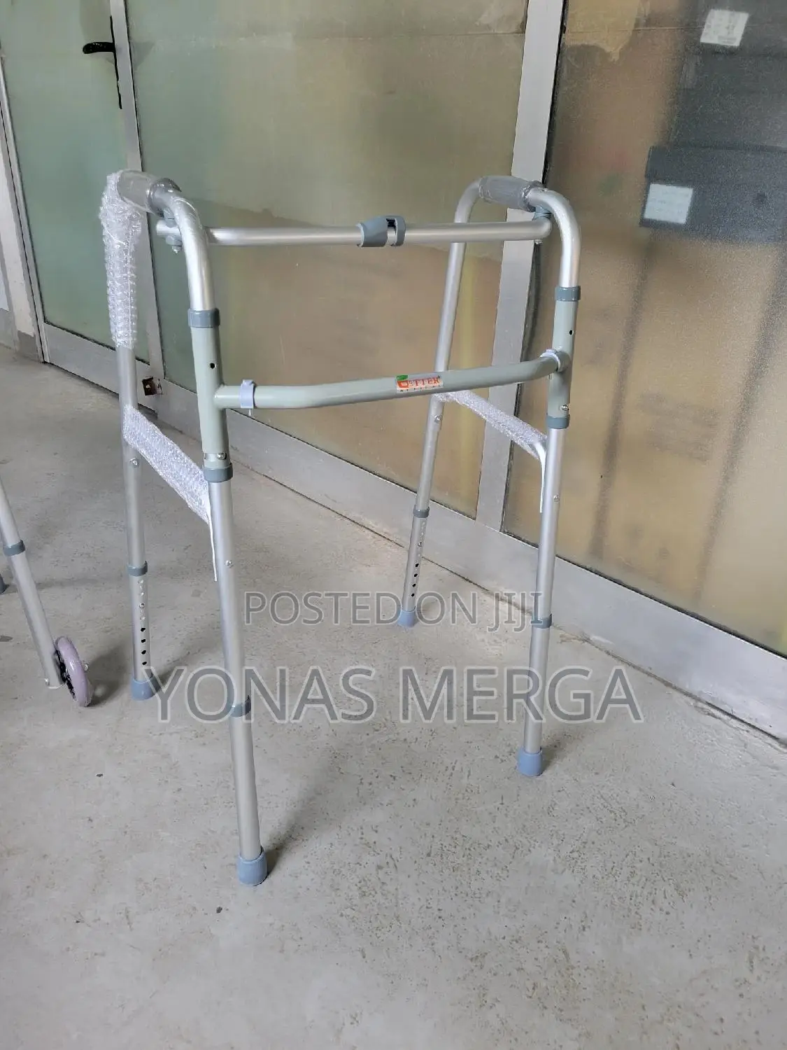 Walker /Strong Lightweight Construction%Walker~Living Aid